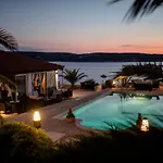 By The With Pool And Lounge Beds - Miral 3* Supetarska Draga