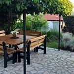 By The With Pool And Lounge Beds - Miral Hotel apartamentowy 3*