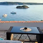 By The With Pool And Lounge Beds - Miral Supetarska Draga