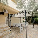 By The With Pool And Lounge Beds - Miral 3*