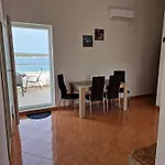 Aparthotel By The With Pool And Lounge Beds - Miral Supetarska Draga