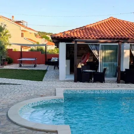By The With Pool And Lounge Beds - Miral