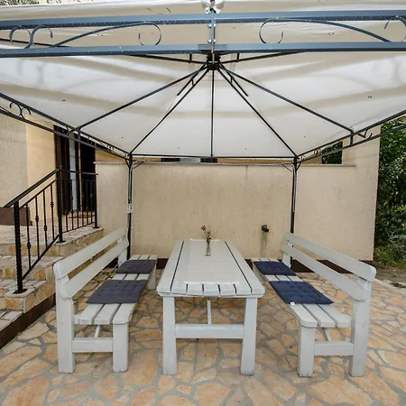 By The With Pool And Lounge Beds - Miral