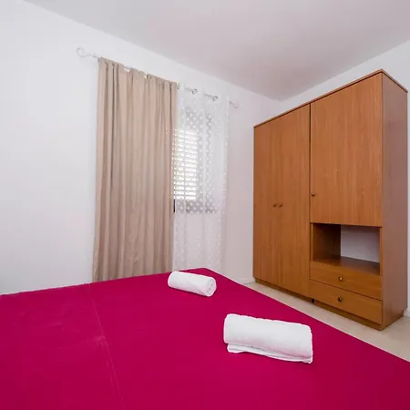 By The With Pool And Lounge Beds - Miral