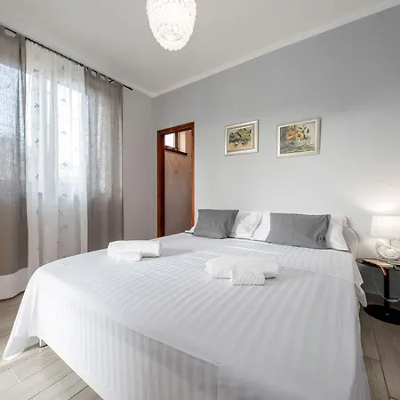 By The With Pool And Lounge Beds - Miral 4*