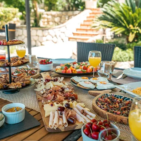 By The With Pool And Lounge Beds - Miral شقة فندقية 4*