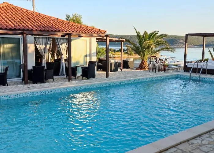 Aparthotel Miral *