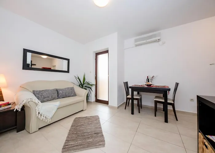 Aparthotel Miral