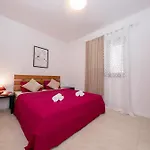 By The With Pool And Lounge Beds - Miral Apartmanhotel