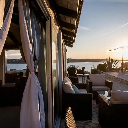 By The With Pool And Lounge Beds - Miral 4*