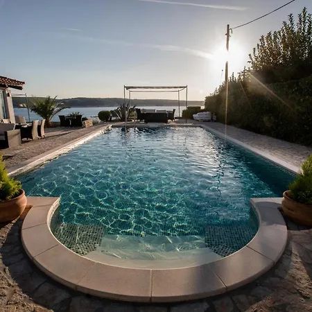 Miral Lägenhetshotell Supetarska Draga