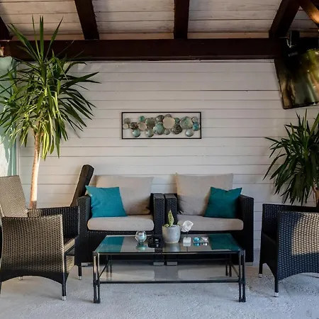 Lägenhetshotell Miral *