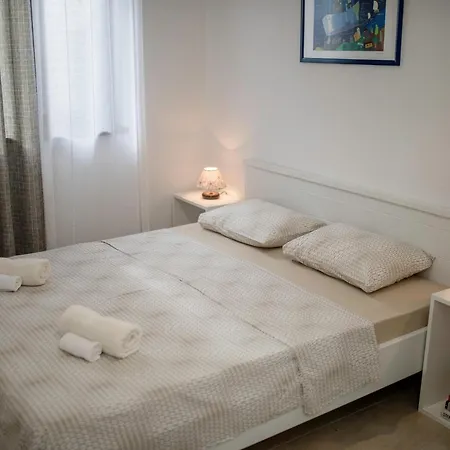 Miral Lägenhetshotell Supetarska Draga