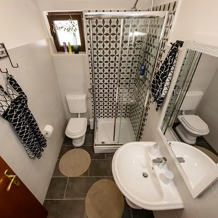 By The With Pool And Lounge Beds - Miral Hotel apartamentowy 4*