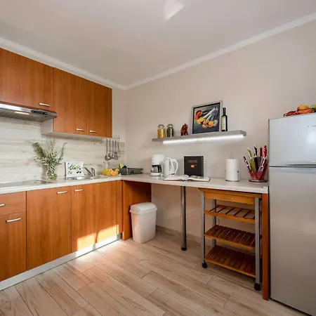 By The With Pool And Lounge Beds - Miral Hotel apartamentowy 4*