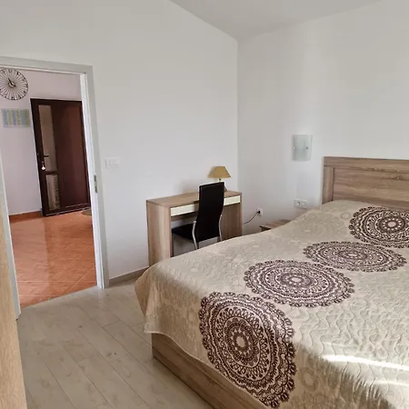 By The With Pool And Lounge Beds - Miral 4* Supetarska Draga