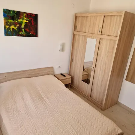 By The With Pool And Lounge Beds - Miral