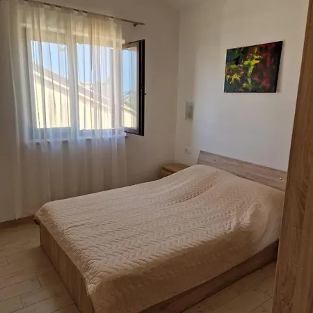 By The With Pool And Lounge Beds - Miral