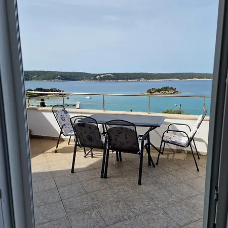 By The With Pool And Lounge Beds - Miral Hotel apartamentowy