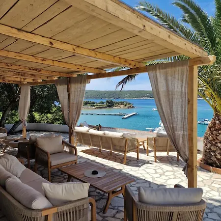 By The With Pool And Lounge Beds - Miral 4*
