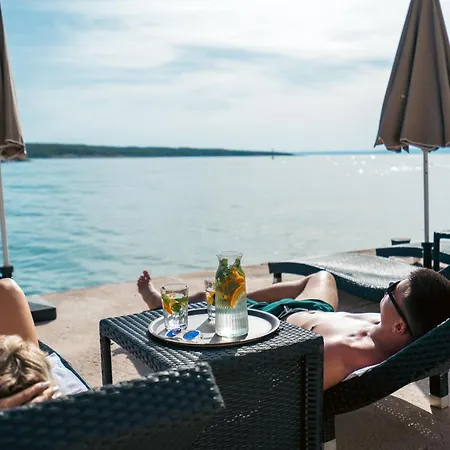 By The With Pool And Lounge Beds - Miral 4*