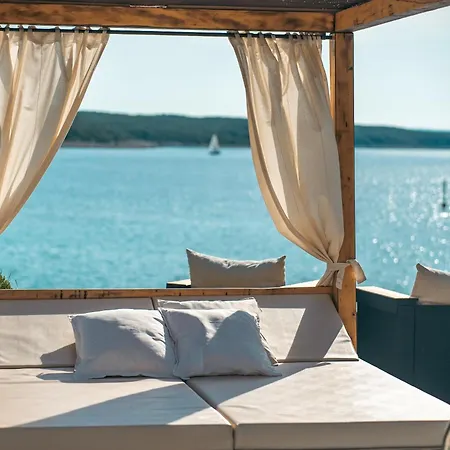 By The With Pool And Lounge Beds - Miral