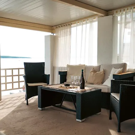 By The With Pool And Lounge Beds - Miral 4* Supetarska Draga