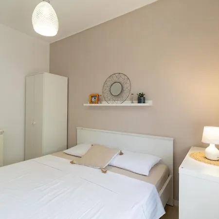 Hotel apartamentowy By The With Pool And Lounge Beds - Miral