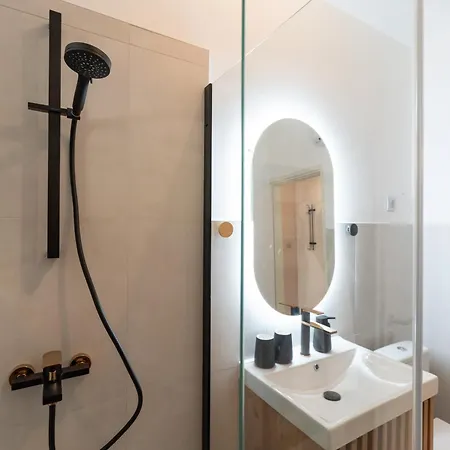 By The With Pool And Lounge Beds - Miral Hotel apartamentowy 4*
