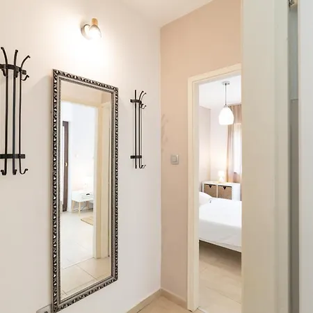By The With Pool And Lounge Beds - Miral 4*