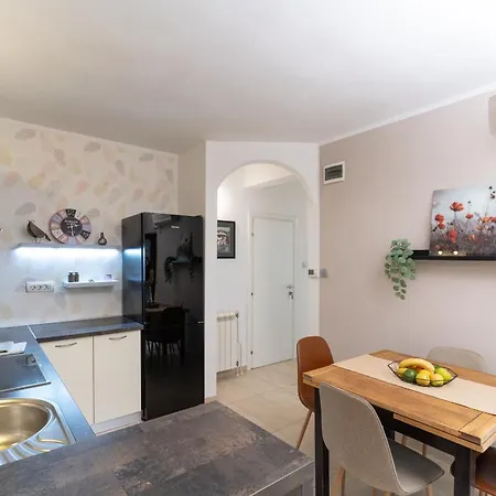 Hotel apartamentowy By The With Pool And Lounge Beds - Miral 4*