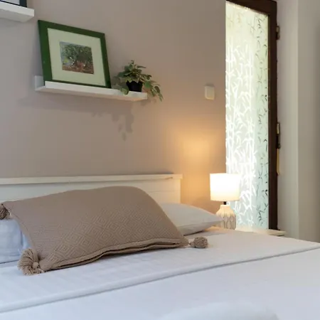 By The With Pool And Lounge Beds - Miral 4*