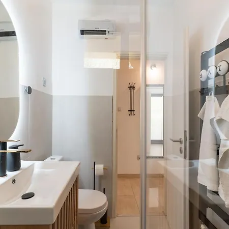 By The With Pool And Lounge Beds - Miral 4* Supetarska Draga
